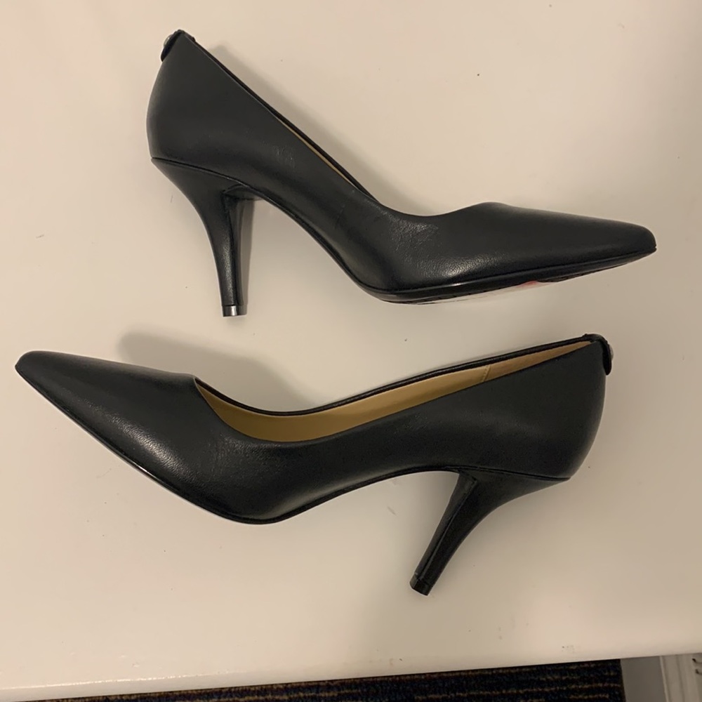 Michael Kors BLACK heels size 7 - Picture 2 of 4